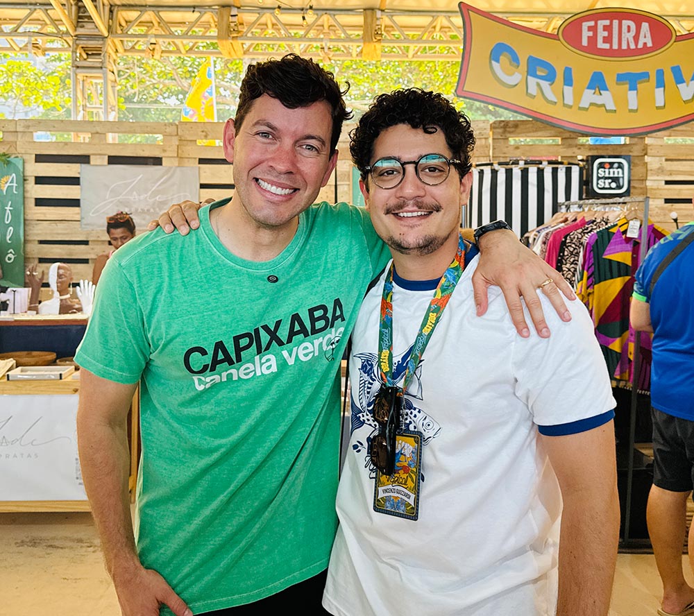Prefeito Arnaldinho Borgo e Vincenzo Guizzardi no Festival Delírio Tropical. Foto Daniella Spadeto
