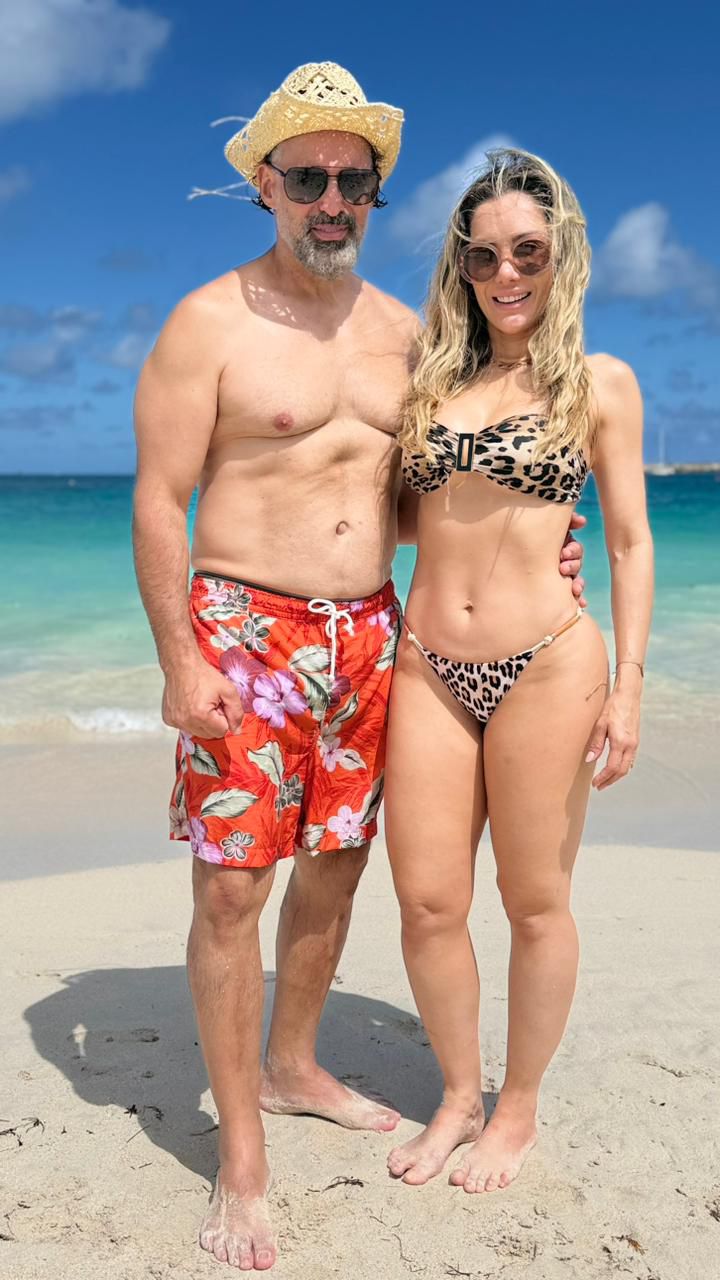 O casal Júlio Riva e Catarina curtindo a praia de St Marteen no Caribe Americano