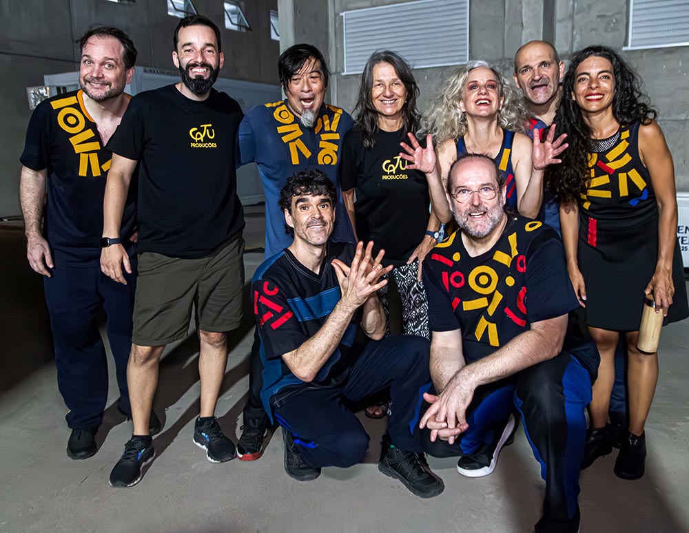 Os diretores da Caju Produções, Tânia e Vinicius Caju, com o grupo Barbatuques no Festival Batidas do Mundo.