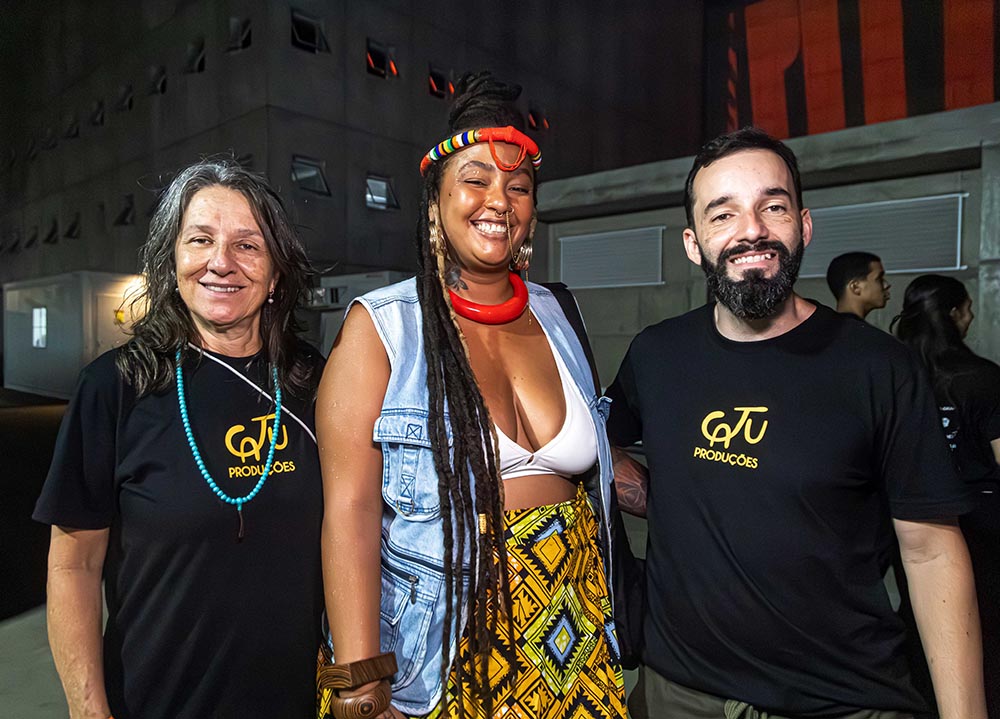 Tânia Caju e Vinicius Caju, diretores do Festival Batidas do Mundo, com a DJ Negana.