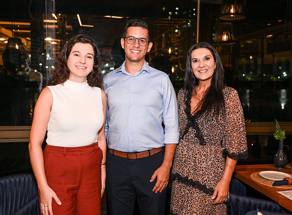 Isabela Aguiar, André Gomes e Maria Aparecida Cury Figueiredo