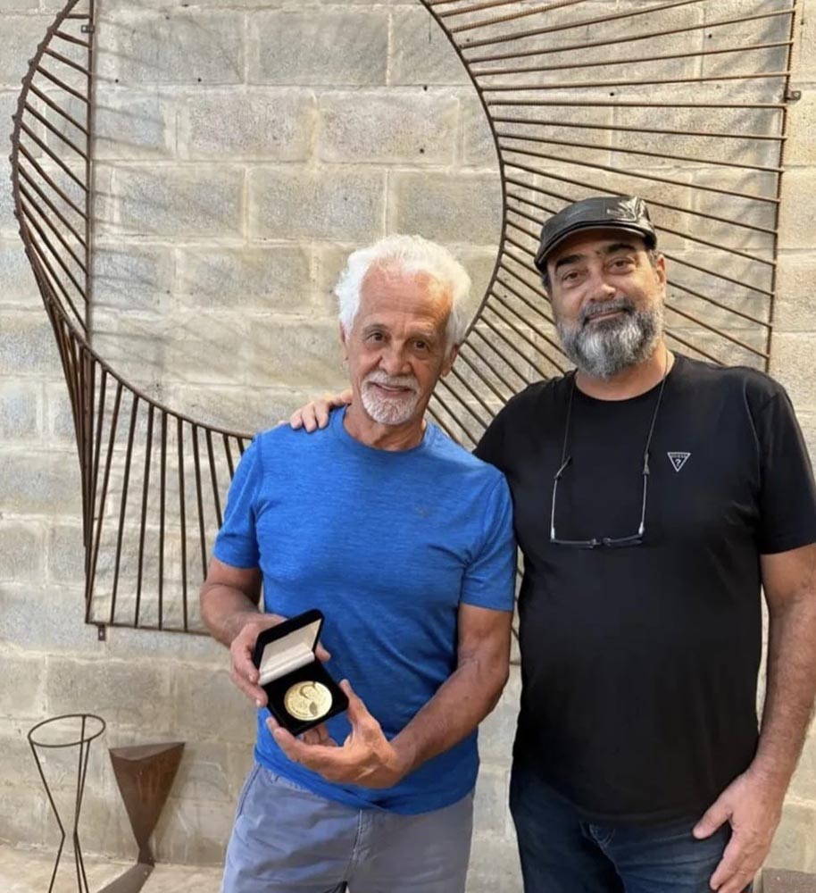 O artista Vilar com o presidente do IHGVV Instituto Histórico e Geográfico de Vila Velha Luiz Paulo Rangel