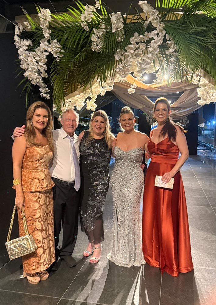 Juliana Costa, Agostinho Merçon, Fernanda Prates, a formanda Marcela e sua irmã, Rubia Merçon