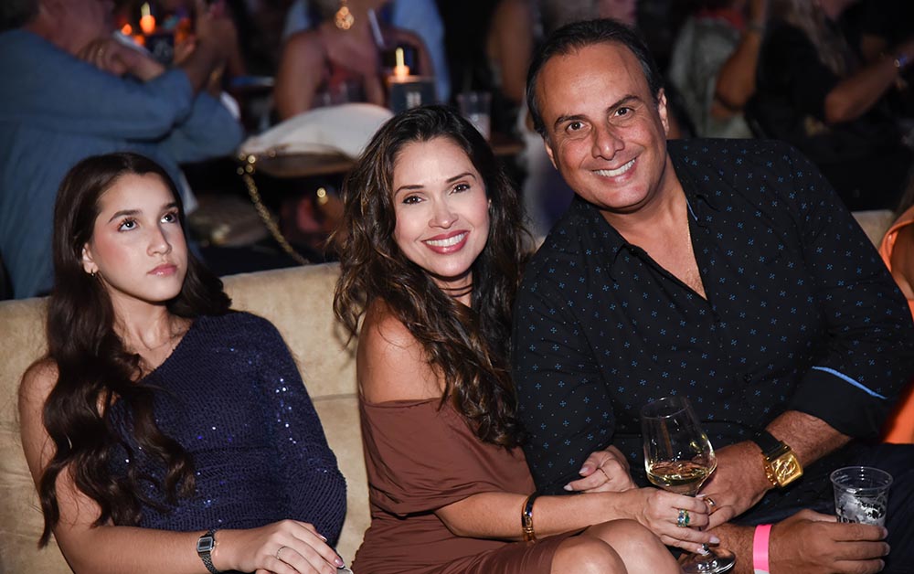 Elayne Borel e Hugo Rodrigues que estava comemorando seu aniversário, com a filha Alice