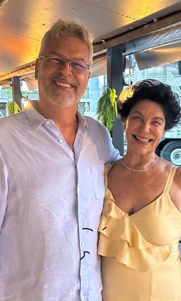 Geisha Sily com o filho Marconi