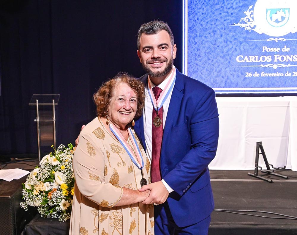 A escritora e acadêmica Ester Abreu com Jonas Fonseca