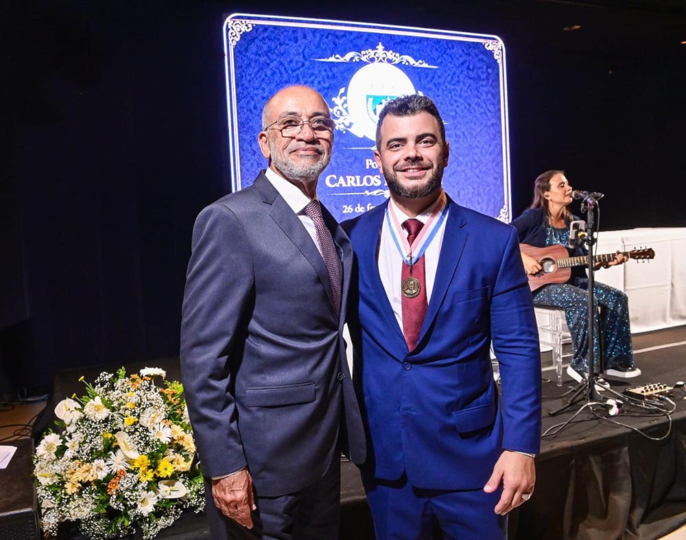 Carlos Fonseca toma posse como imortal da Academia Espírito-Santense de Letras