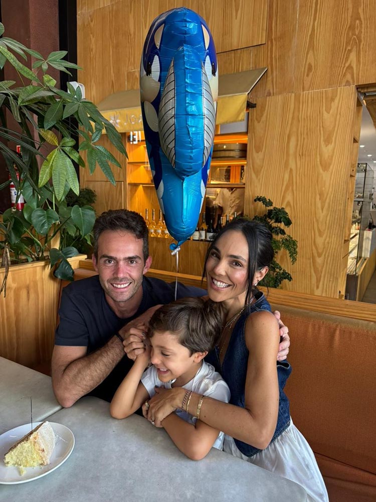 Pedro Trindade ao lado de sua Carolina Neves e o filho Ben