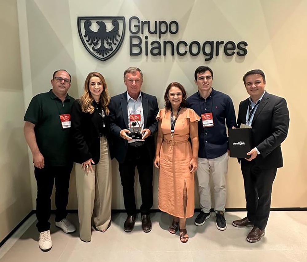 Marco Antônio Lobato; Viviane Oliveira Silva, gerente regional de vendas; Carlos Marianelli; Claudia Gonçalves, representante comercial; Matheus Marianelli; e Fábio Lourenço Santos, gerente nacional