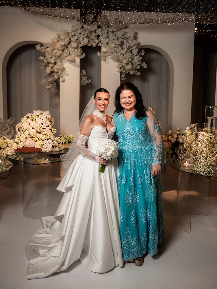 A noiva com a celebrante, Janine Bessa