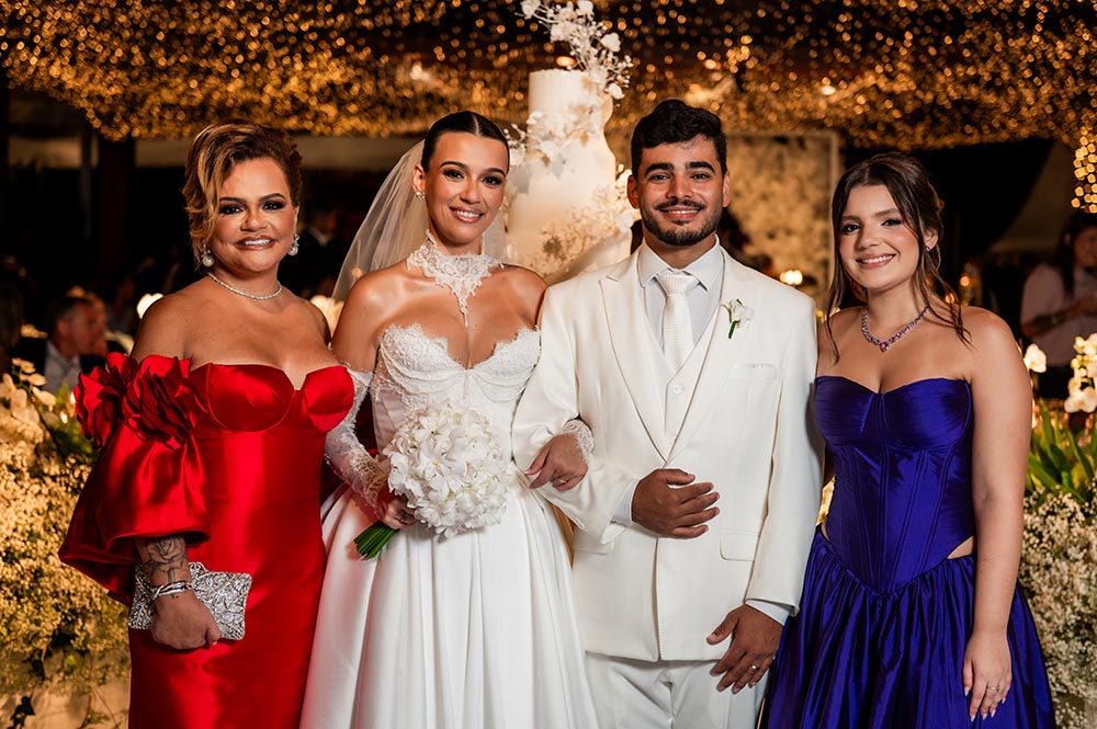 Karla Brandão, os noivos e Victoria Brandão