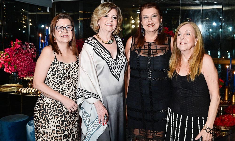 Carmen com suas irmãs, Rita, Lúcia e Eliana