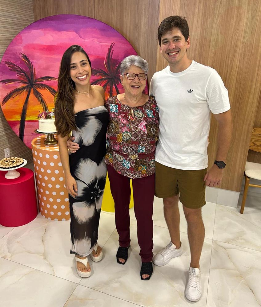 Paula com sua avó Malvina e o noivo Bruno Poubel