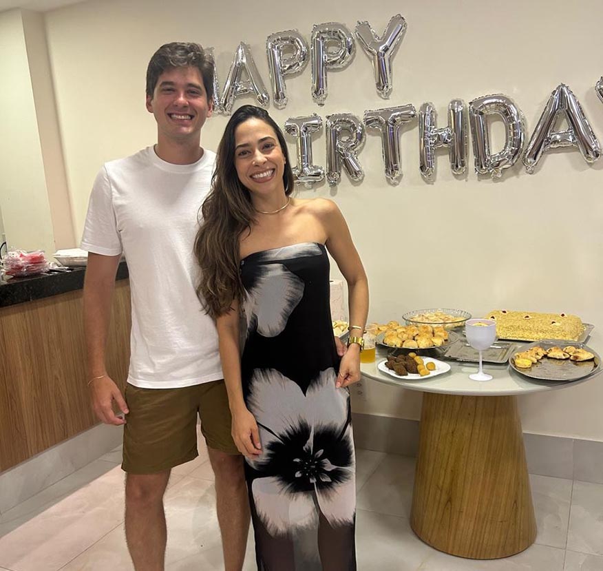 Paula Maioli ganha festa surpresa de aniversário