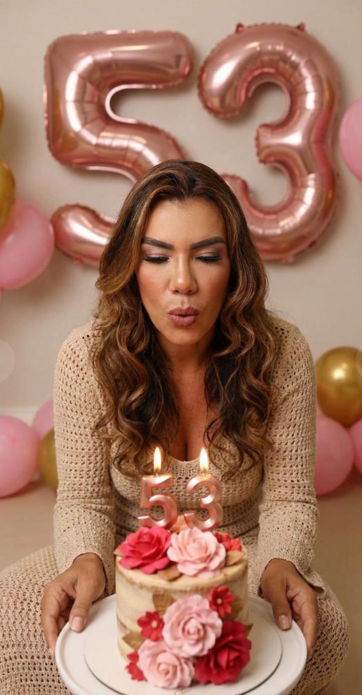 Penha Arraz em preparação para seu aniversário. Divulgação