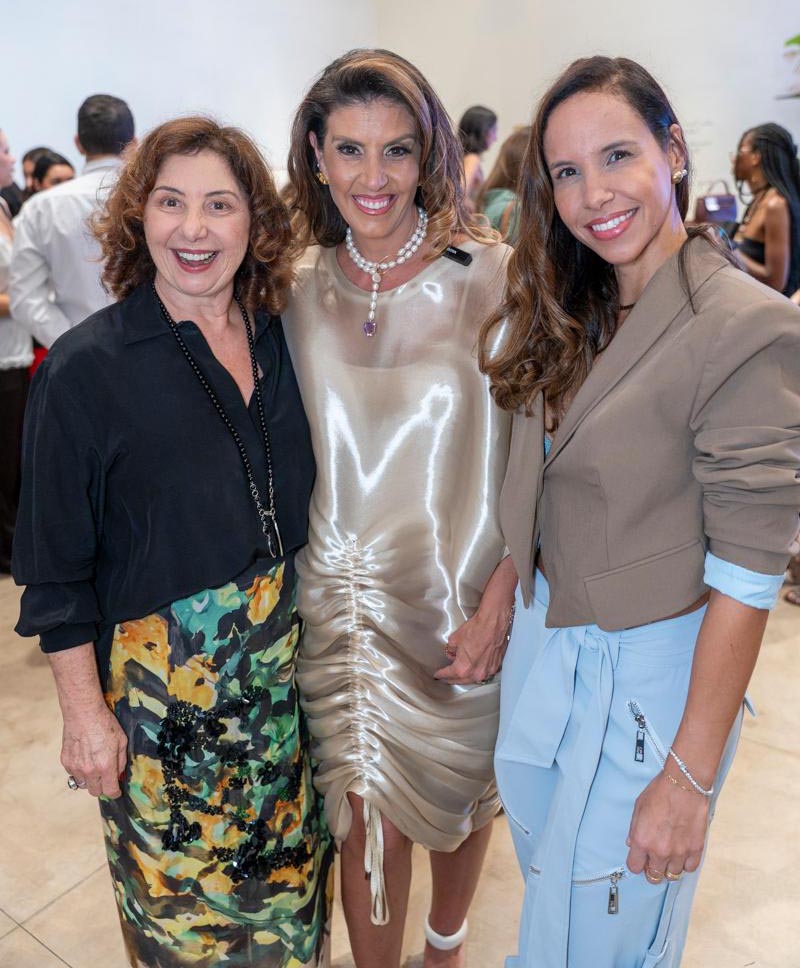 Anginha Buaiz , Lara Brotas e Cris Trajano