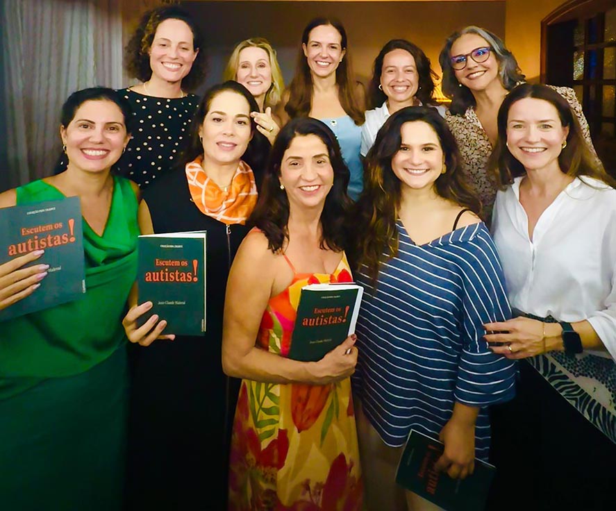 Psicanalistas da Associação PIPA (e rabiola) no lançamento do livro Escutem os Autistas!