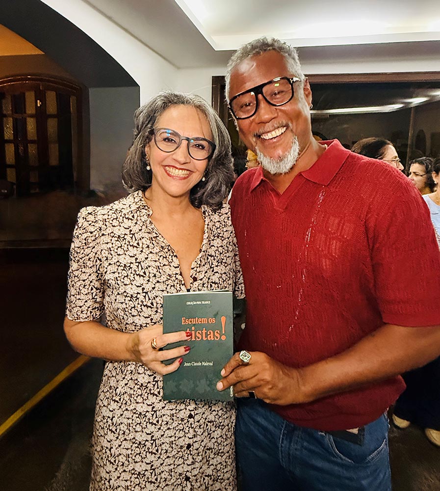 Bartyra Ribeiro de Castro recebe Tânia Calazans no lançBartyra Ribeiro de Castro recebe Fábio Carvalho no lançamento do livro Escutem os Autistas!amento do livro Escutem os Autistas!