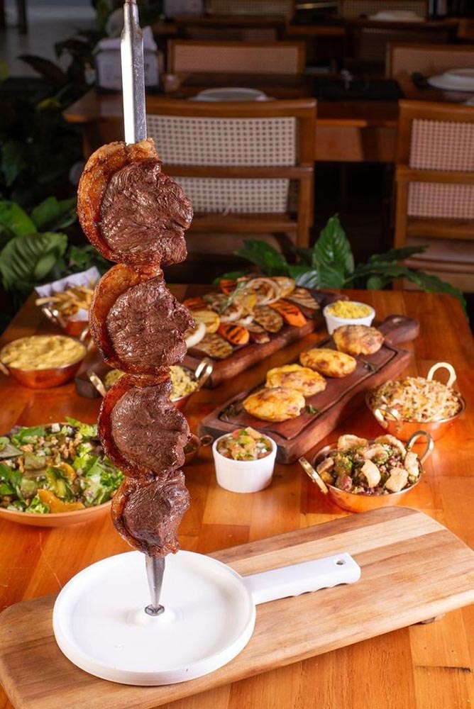 Churrasco com acompanhamentos