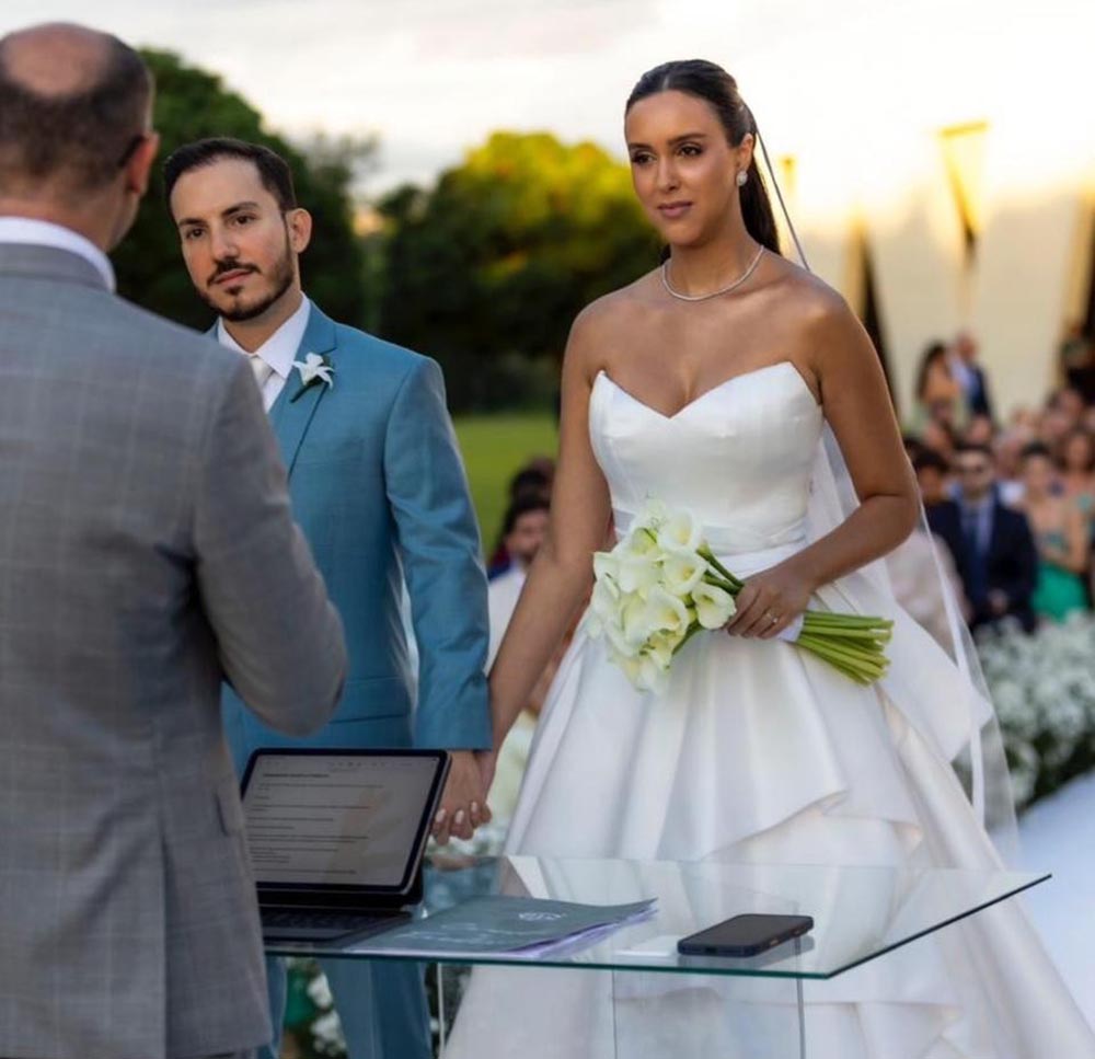 Os noivos Frederico Rezende e Camila Carone
