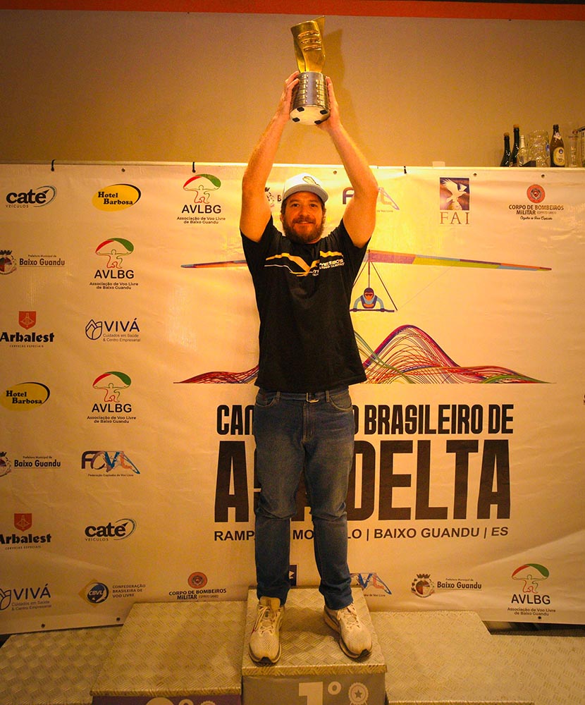 Piloto Marcelo Abbott, campeão brasileiro de asa delta de 2026. Foto Croma Produtora