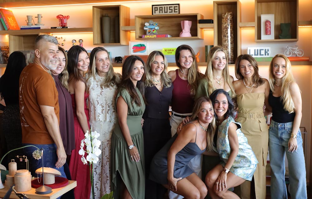 Clientes e amigas no lançamento Olga