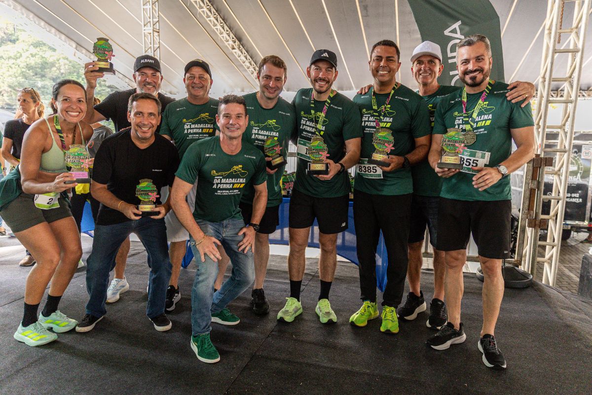 Organizadores da Corrida - Christian Simão e Cícero Ribeiro com seus parceiros neste evento Welness - Vitor Morales (sócio da Sólida Empreendimentos), o prefeito de Vila Velha Arnaldinho Borgo com o Secretário de Esportes George Alves, o Vereador Ademir P