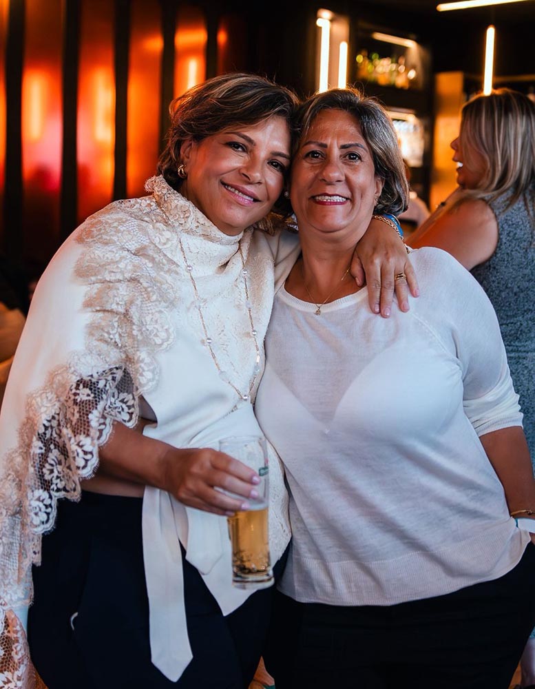 Rosemary e Mônica Bacus