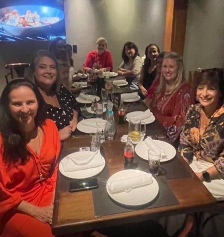 Comemorando com amigas