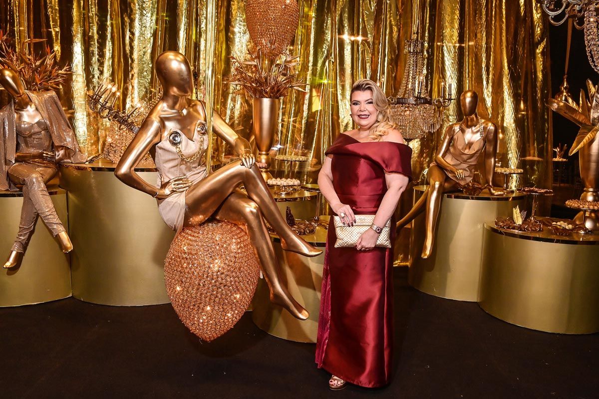 THE GOLDEN WOMAN!