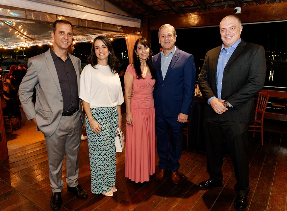 Wendel Armani, Capitão dos Portos do ES, sua esposa Pâmela, Karina Machado, Fabiano Pereira e Ricardo Carvalhaes, Comandante da EAMES