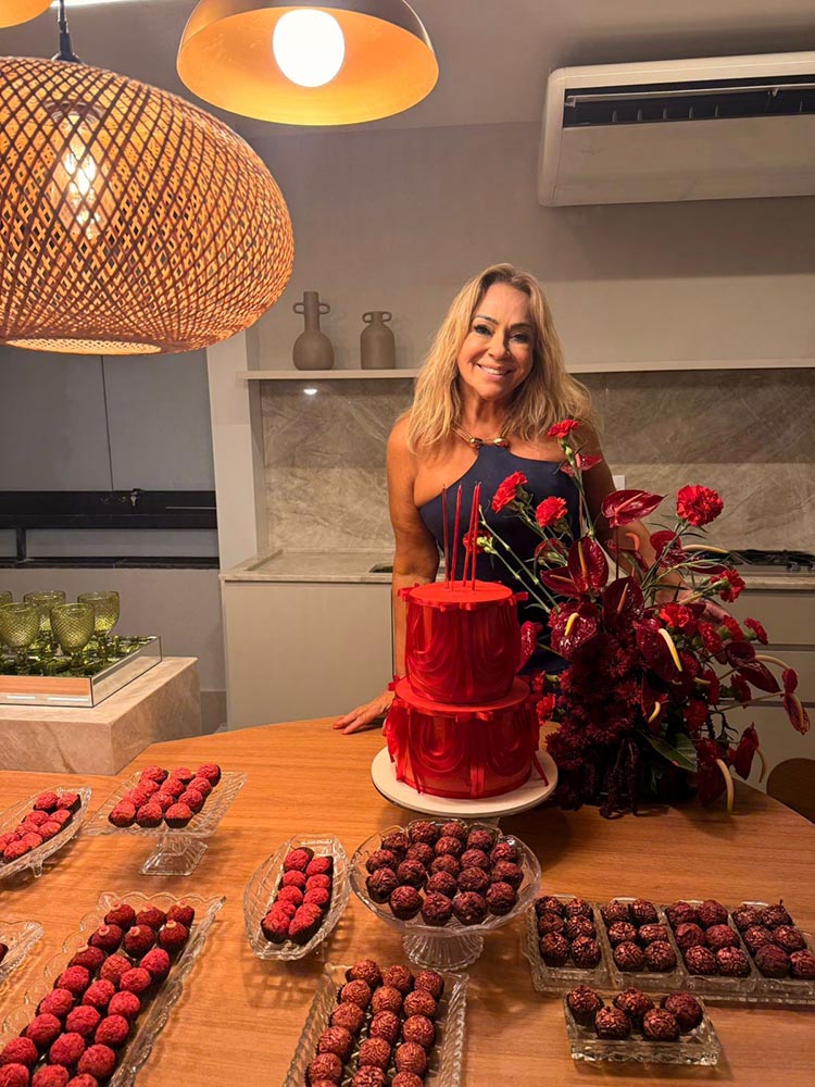 Klercia comemorou seu aniversário, último sábado, dia 30, com amigos e familiares em sua cobertura. Parabéns!