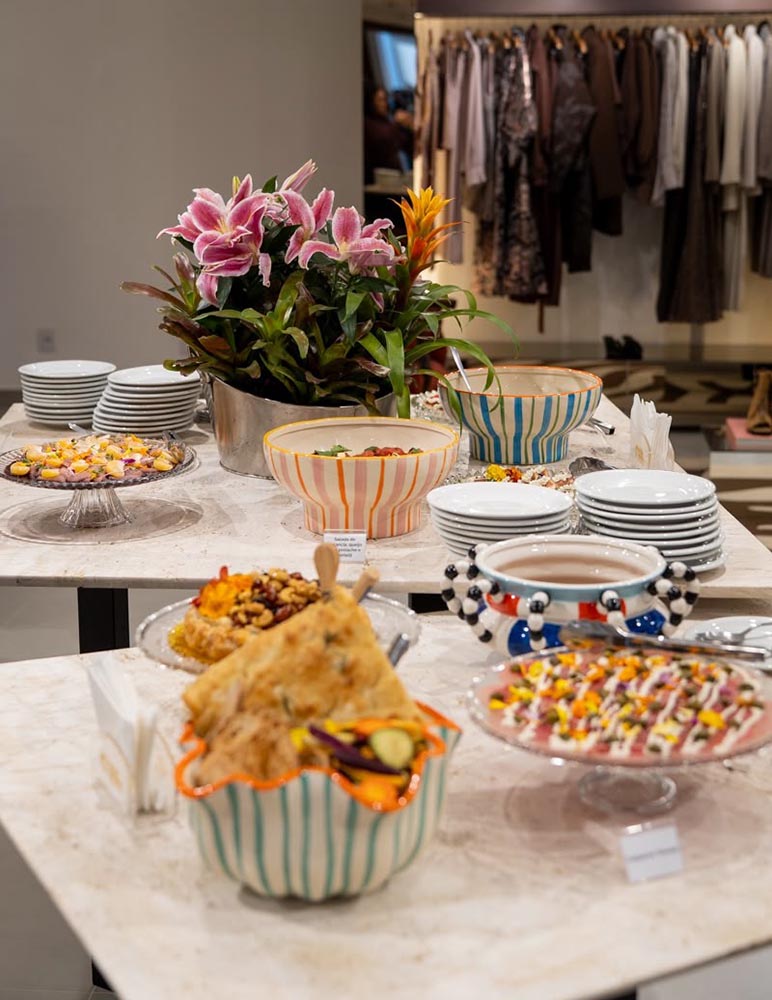 Buffet Vívian Musso com peças da Micci Casa