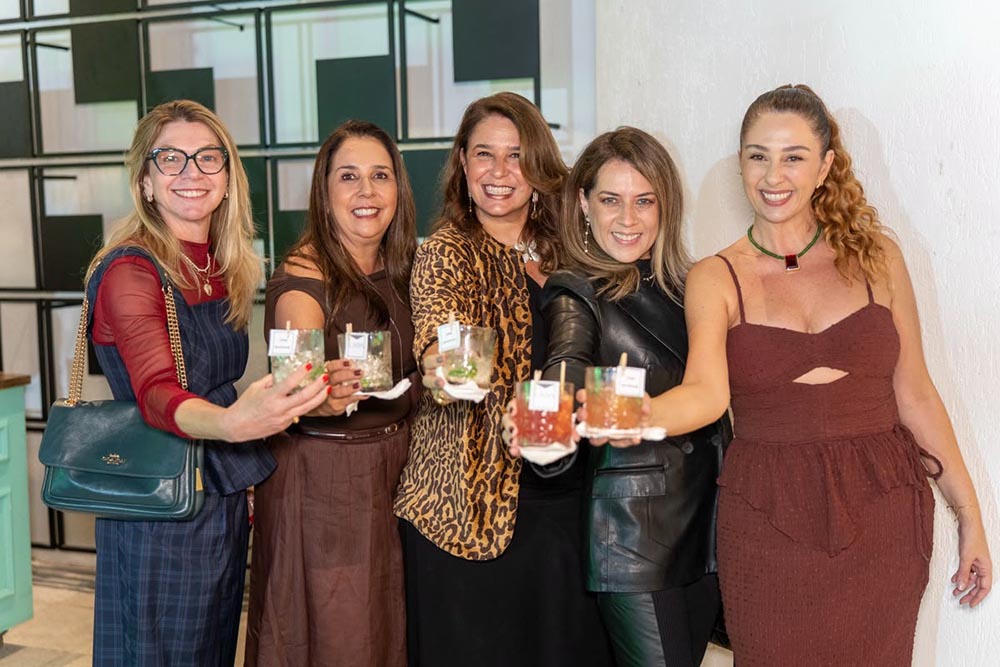 Patrícia Finamore, Estefânia Donato, Karla Toribio, Gisela Rezende e Marianne Assbu