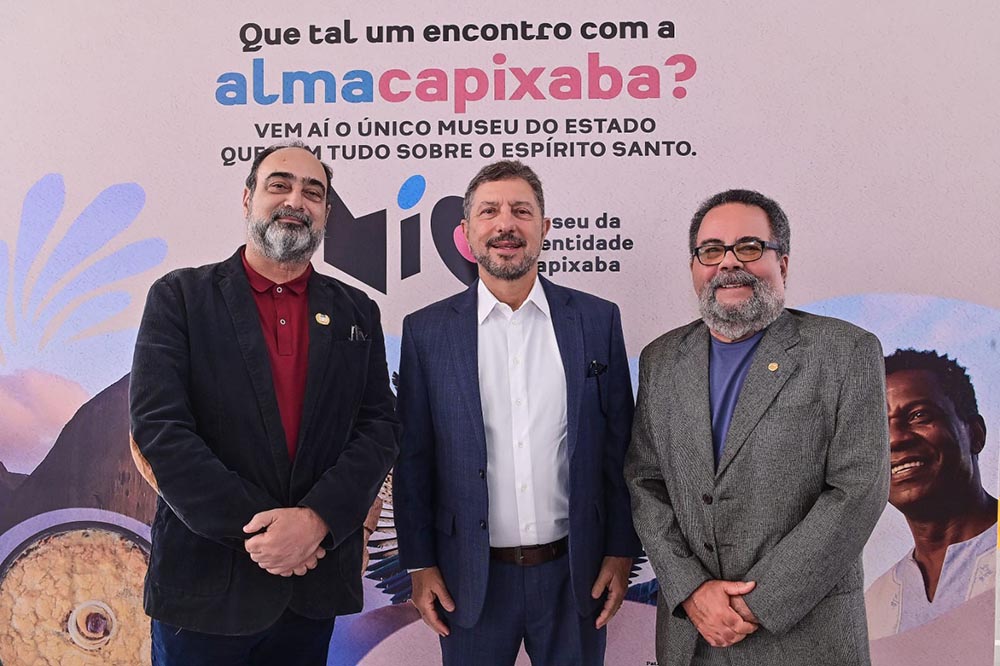 Luiz Paulo Rangel presidente do IHGVV, Américo Buaiz Filho e Manoel Goes produtor cultural no lançamento do MIC Foto Cloves Louzada