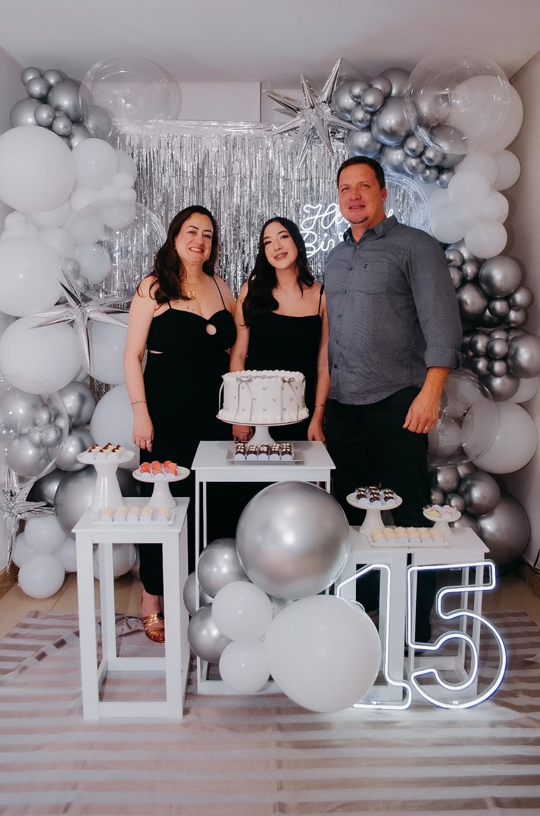 Giovana com os pais, Juliana e Francisco Raváglia