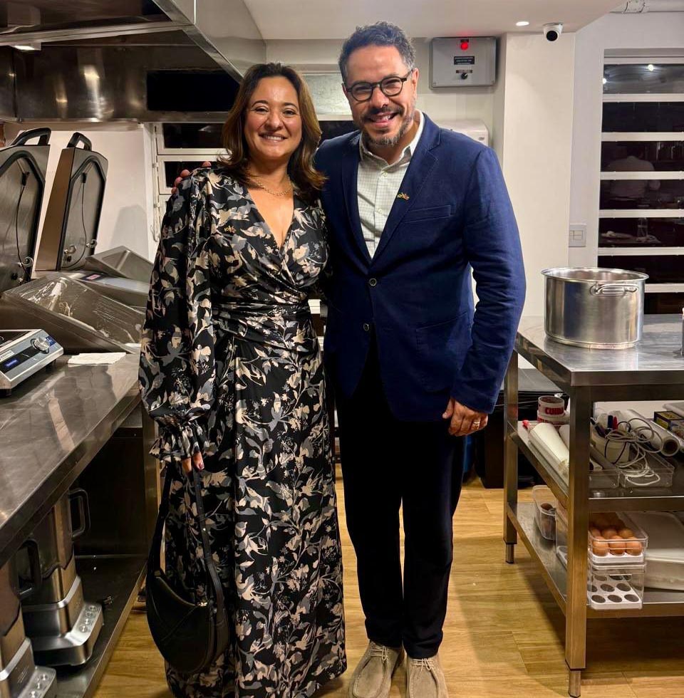 Carla Borriello e o anfitião da noite, Chef Felipe Rameh