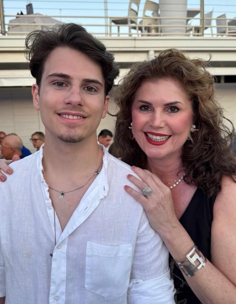 O fiho da aniversariante, Filipo , com Fabiana Croce