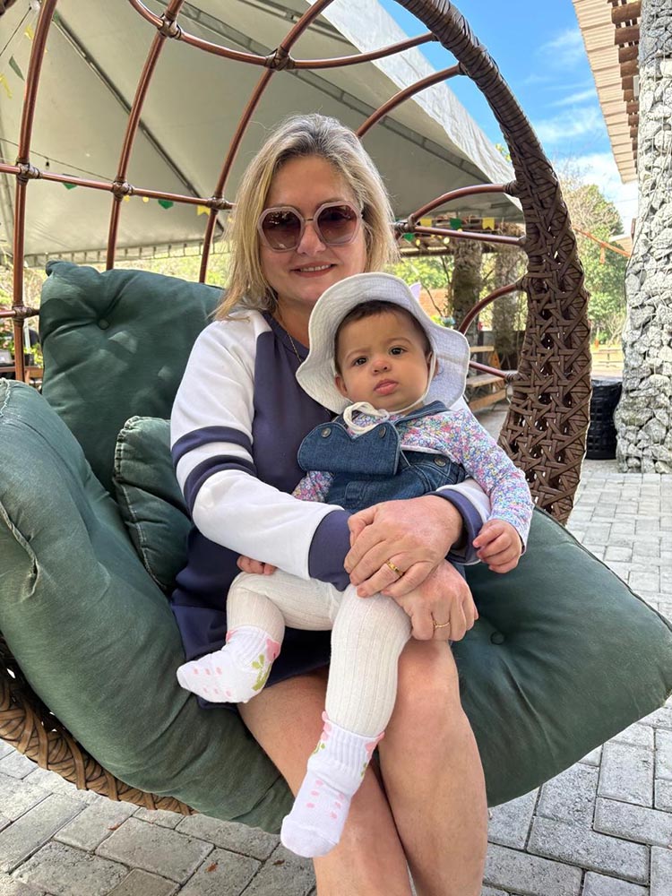 Em Pedra Azul, nossa querida nora, Maria Ceclia Veltri Prates com sua linda filha, Maria Antonella