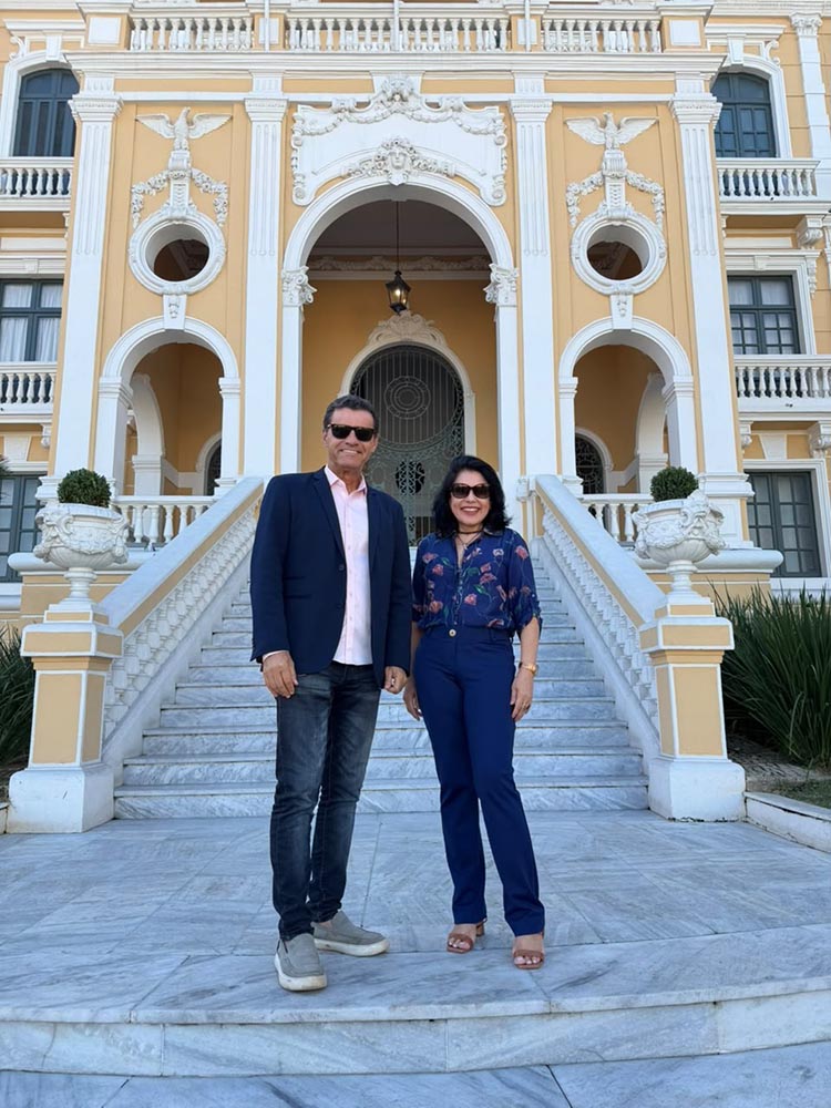 O presidente da AsBEA-ES, Heliomar Venâncio, e Rita Tristão em visita técnica ao Palácio Anchieta, na contagem regressiva para a Convenção Nacional da AsBEA em Vitória