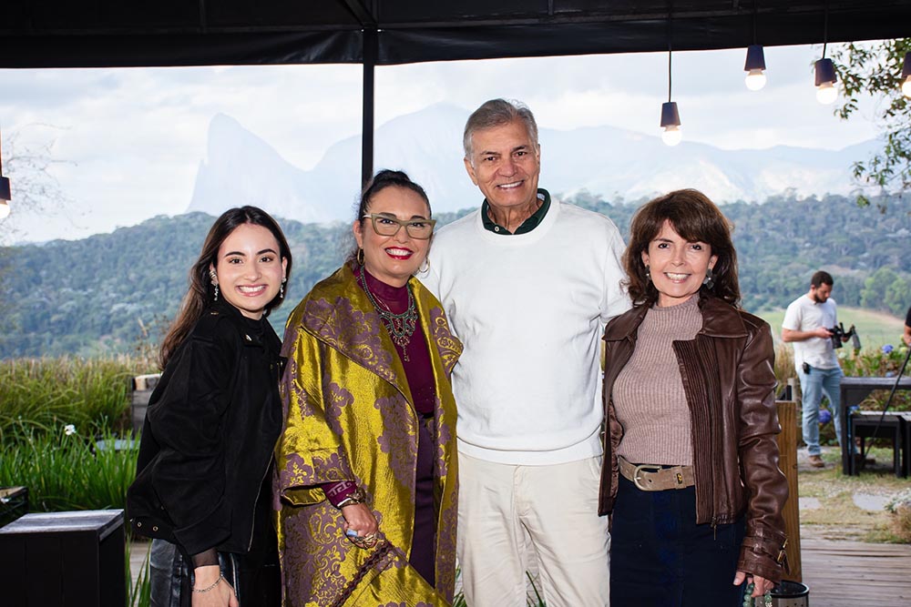Julia Aguilar, Ddaniela Aguilar, Paulo Gualberto e Rebeca Duarte
