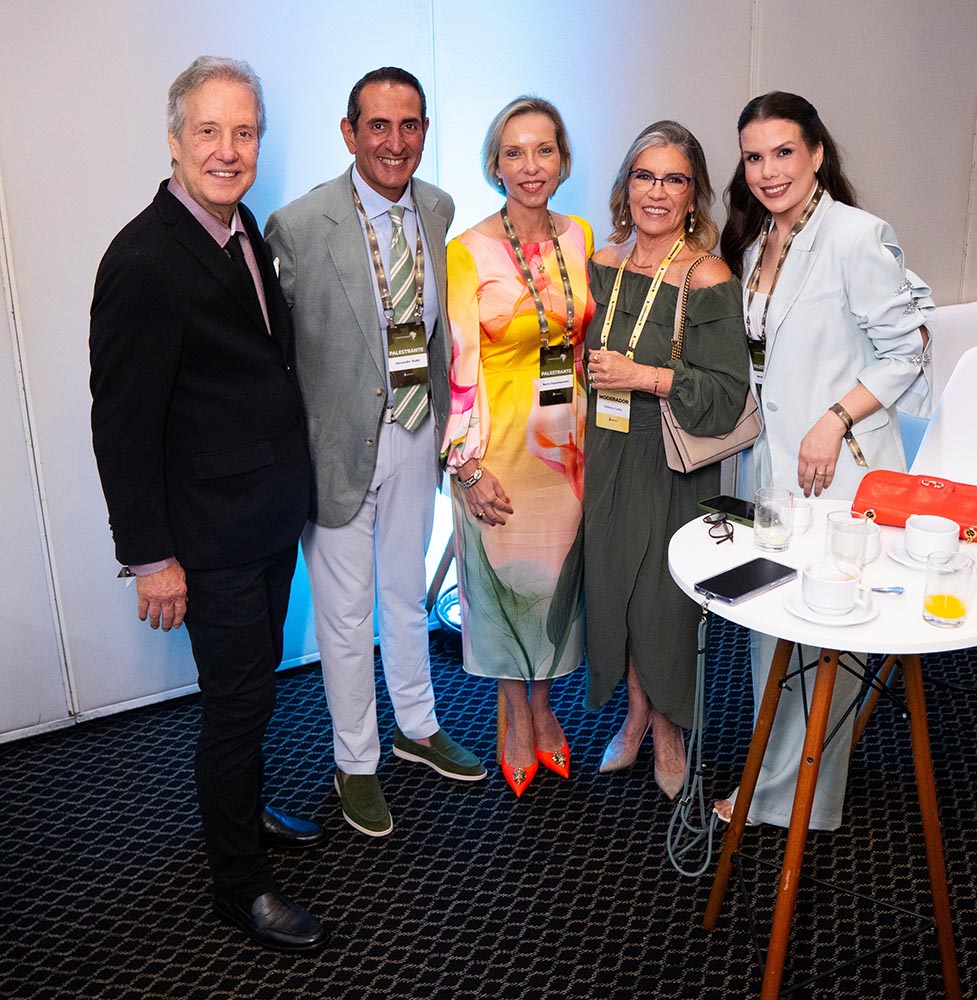 Dr Fernando Carvalho, Dr Alexandre Bader, Dra Maria Papadopoulou, Dra Valkiria Freyre e Dra Manoela Guimarães na 5ª edição do Congresso Brasileiro de Ginecologia Regenerativa, no Rio de Janeiro.Crédito: Tiago Cavalcante