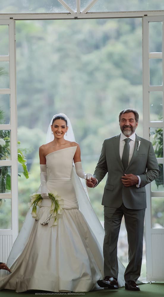 Entrada da noiva com seu pai