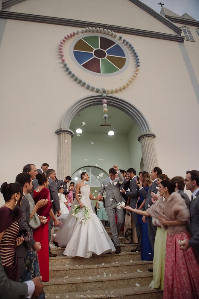 Saída dos noivos da igreja